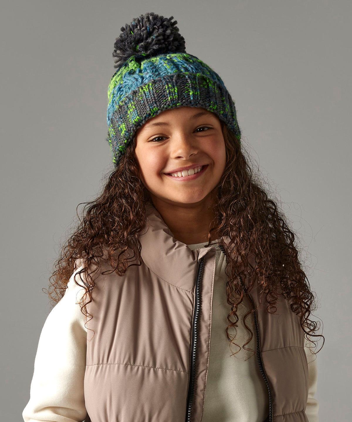 Bonnet enfant à pompon tire-bouchon